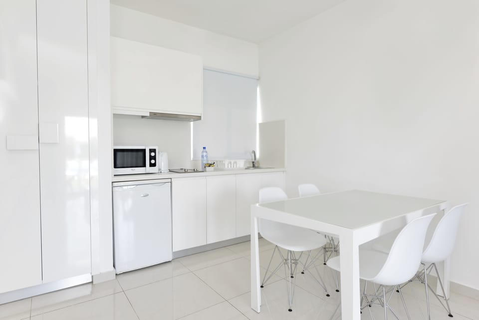 Fridge, microwave, stovetop, electric kettle