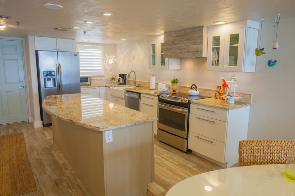 Its all here, a full gourmet kitchen, BUT don't miss the FAB restaurants nearby!