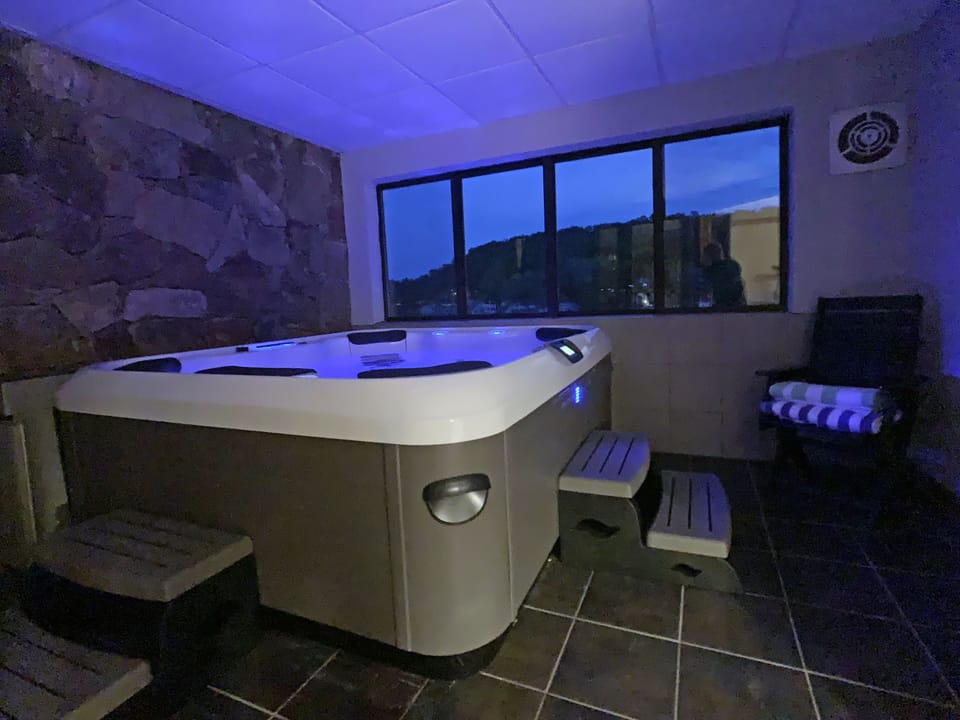 Indoor spa tub