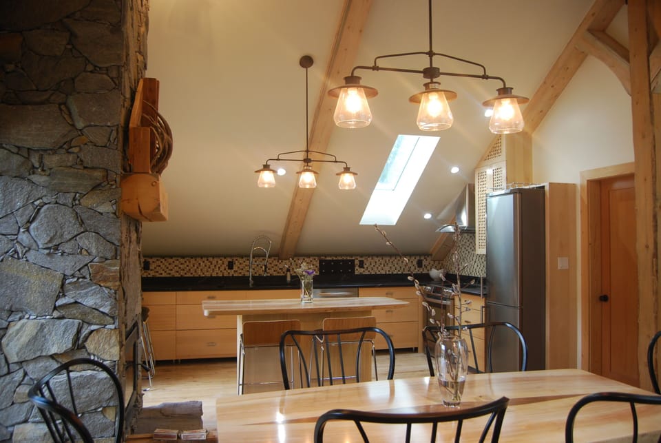 dining to kitchen