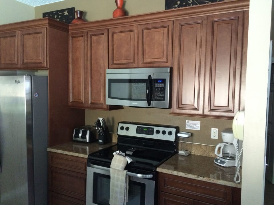 New Kitchen Cabinets & Granite Counters