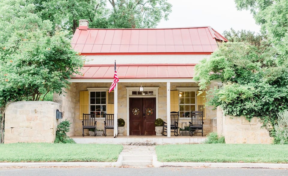 Welcome to the Historic Sweet Retreat! (Built in 1873)