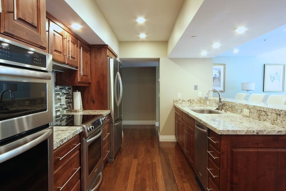 Modern kitchen with 2 ovens, Keurig coffee machine, dishwasher, large fridge