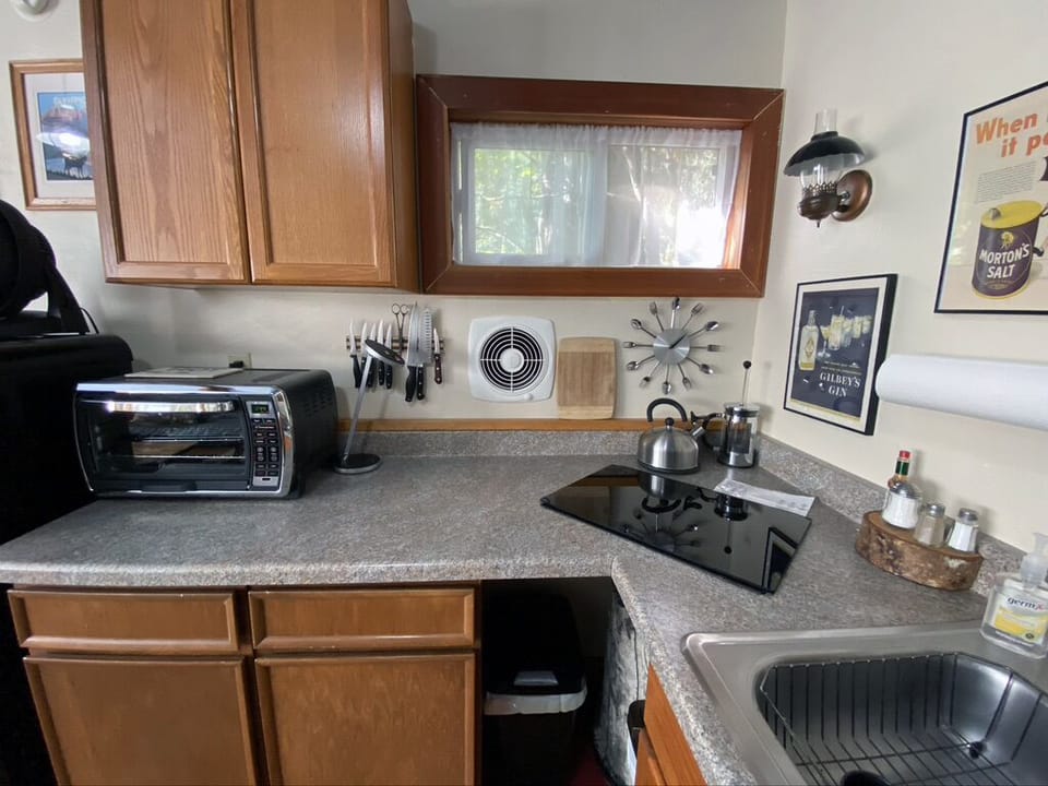 kitchenette counter