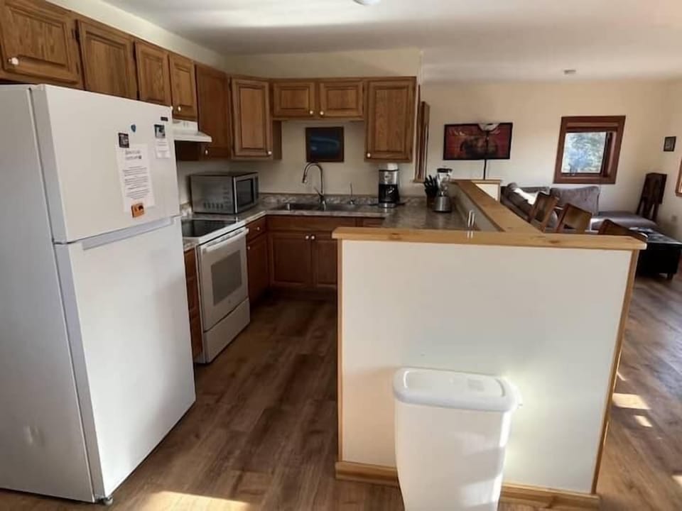(26) newly renovated kitchen
