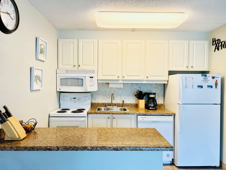 Fully Equipped New kitchen appliances, countertop, deep sink & faucet