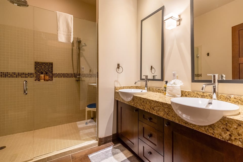 Master Ensuite with Shower