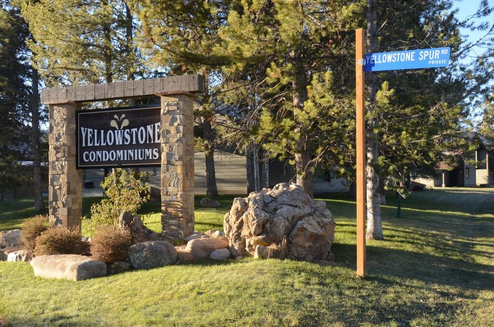 Entrance off Yellowtail Rd.