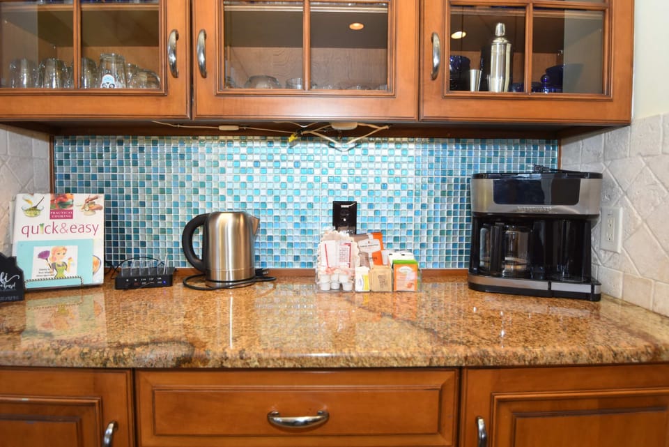 Coffee and tea station