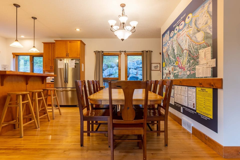 Dining Area l Open Concept