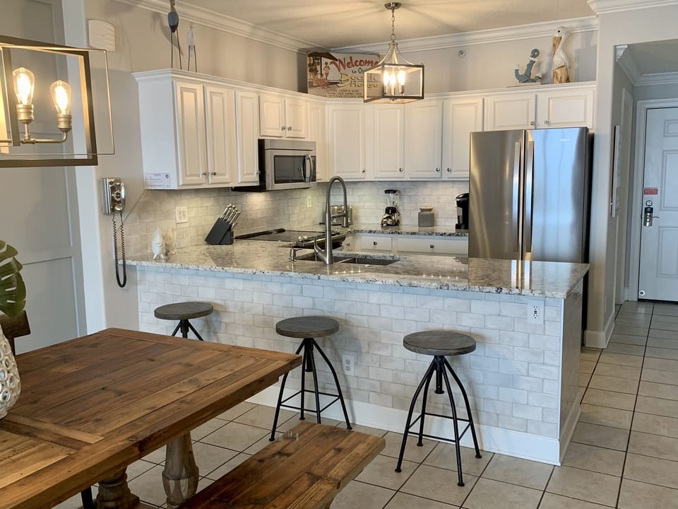 Fully stocked kitchen w/crockpot, Keurig dual coffee maker, and much more!