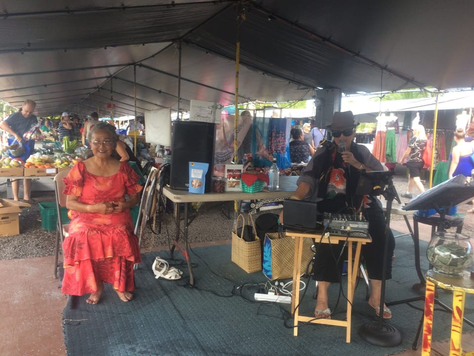 Live music at the Maku'u Market every Sunday