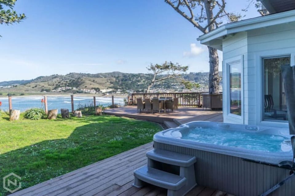 Hot Tub and backyard with views of Linda Mar beach and the open ocean