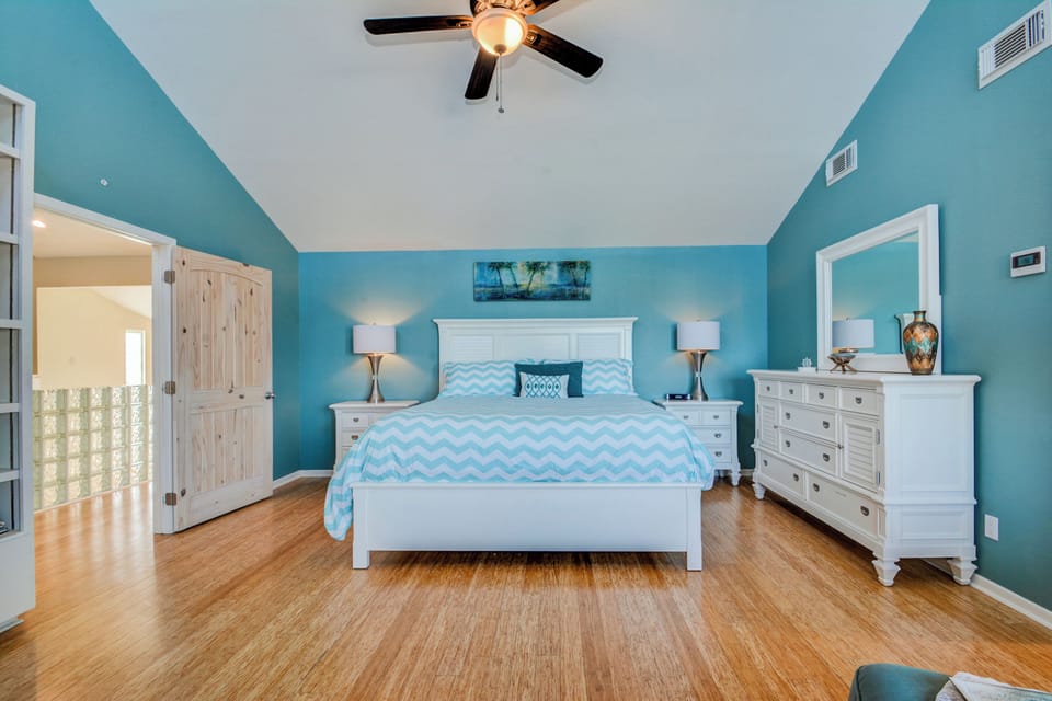 Master Bedroom King Size Bed