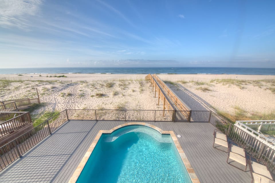 Pool, dune walk-over & beach