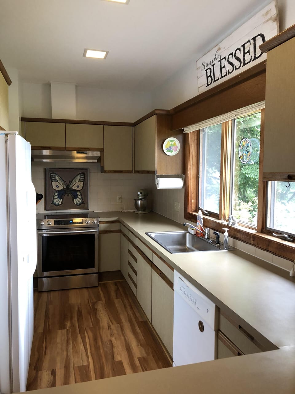 Well stocked galley kitchen 