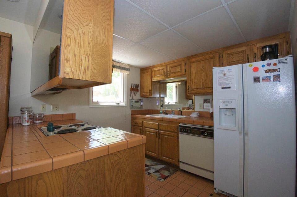 Great kitchen with all the amenities you will need!