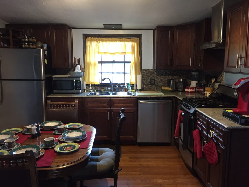 Fully equipped kitchen. Even a Keurig with K-Cups are included! 