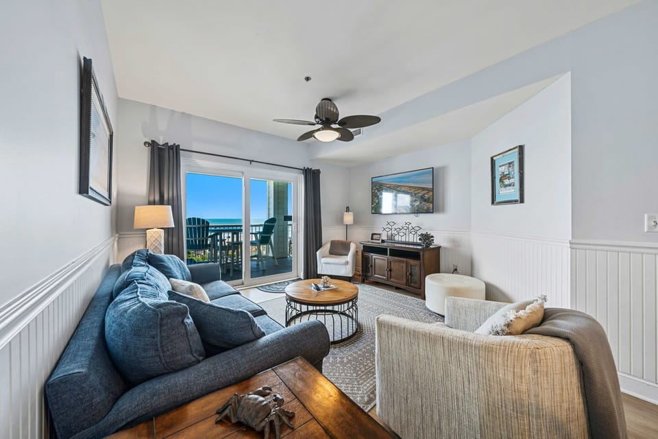 Living room | Sea Gull | 201 Oceanview | 1116 Ocean Blvd, Isle of Palms, SC | IOP Escapes