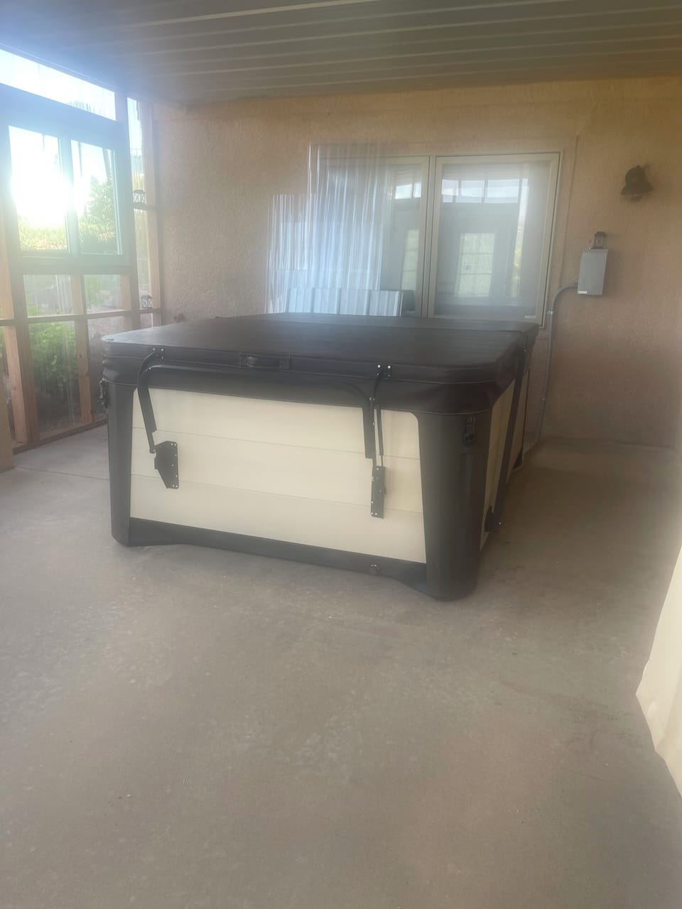 New 4-person hot tub! - salt-water, silver ionizer.  Solar lanterns for ambience