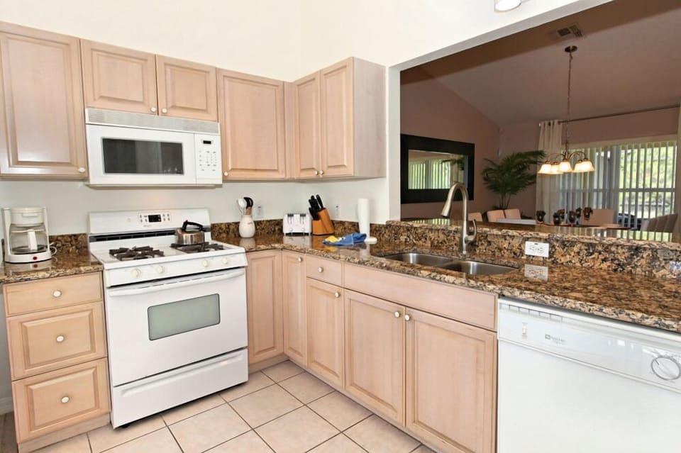 Tuscan Villa Kitchen with Gas Cooking and Granite Countertops