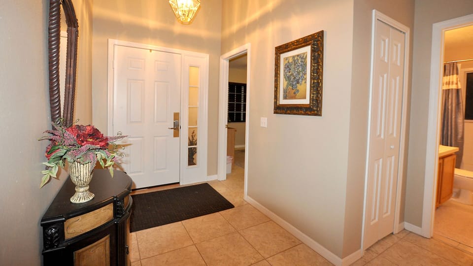 The entrance to Pleasant Oak Villa welcomes you home after a day of exploring!