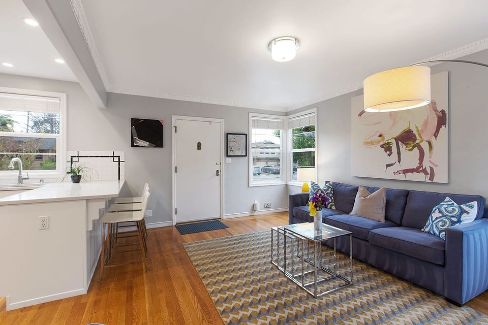 Spacious living room and breakfast bar. 