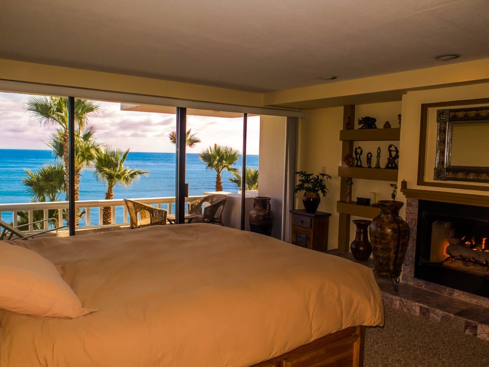 Master bedroom where you can check the surf & views without getting out of bed!