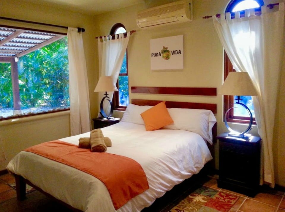 2nd suite queen bed