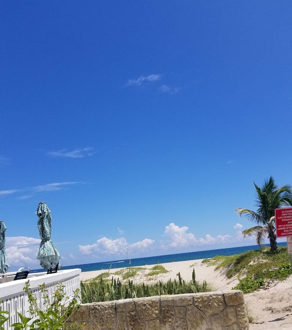 Less then 1 block from the beach, great location.. 