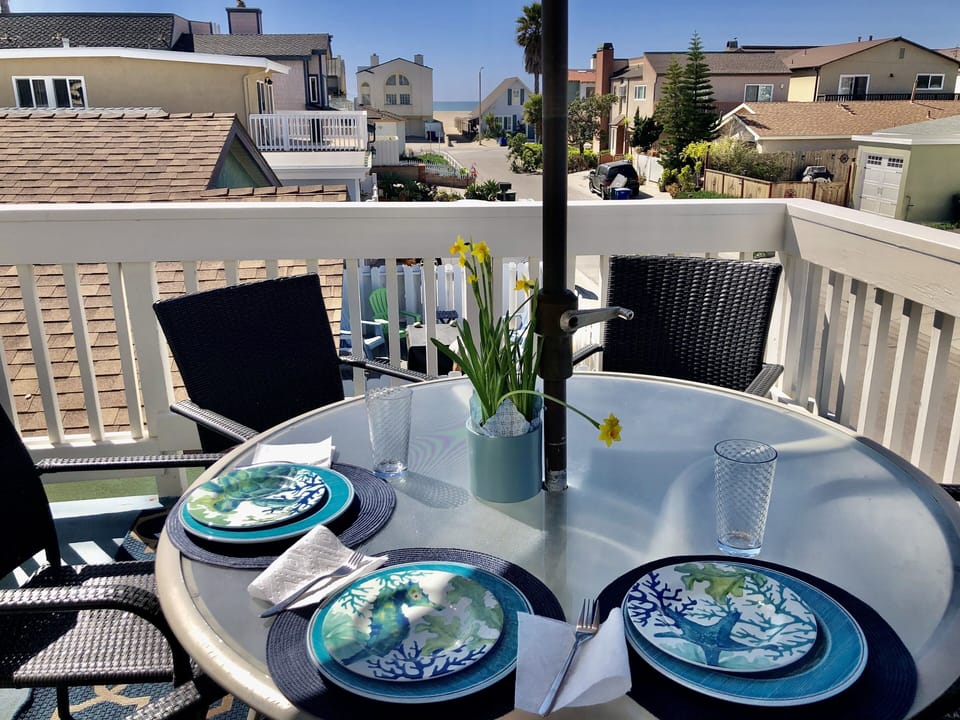 Enjoy your meals on the deck
