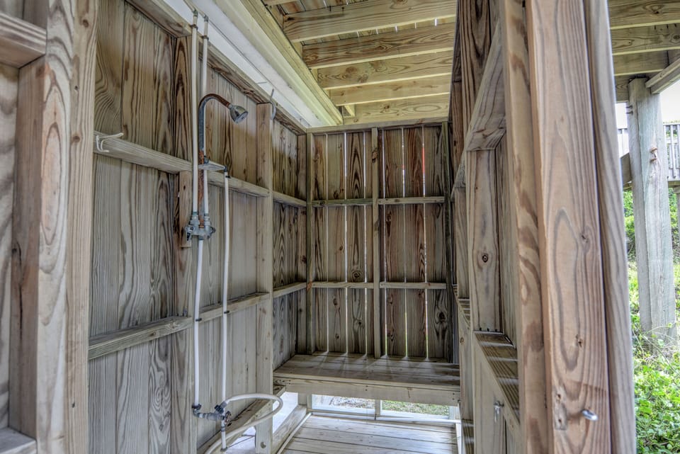Hot/Cold private outdoor shower as well as an open area cool water shower 