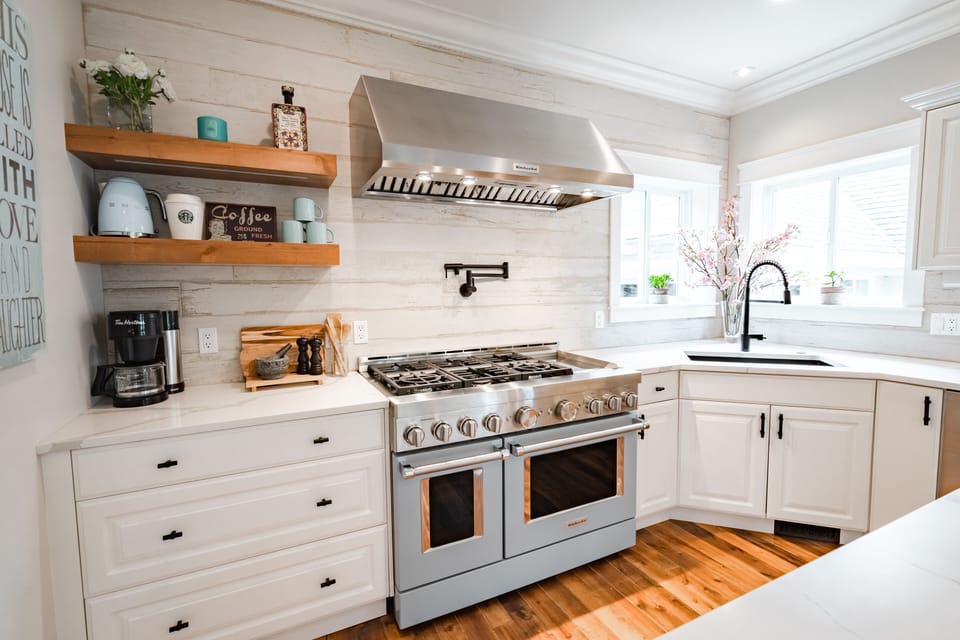 Gas stove and oven with griddle