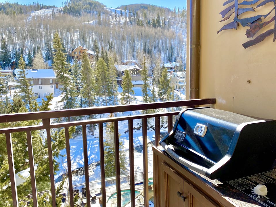 Private balcony gas grill