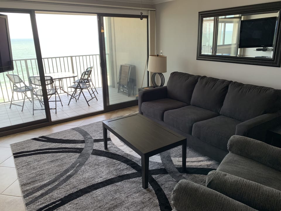 Living Room  50 inch HD TV 200 Cable Channels Direct Ocean Front View