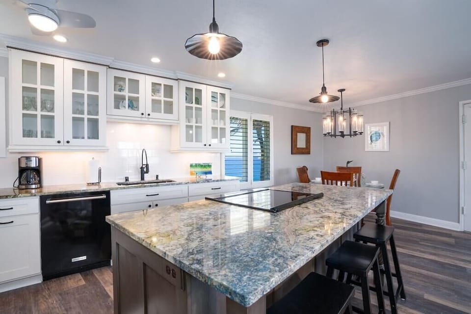 Beautifully Newly Renovated Kitchen