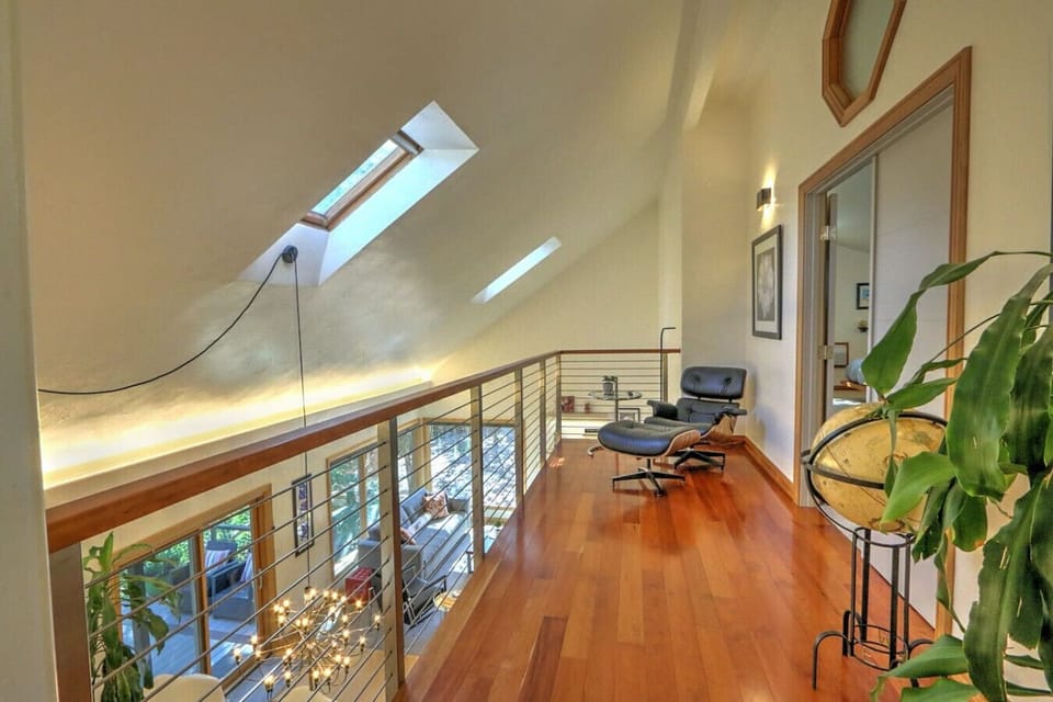 Upper level balcony overlooking main level
