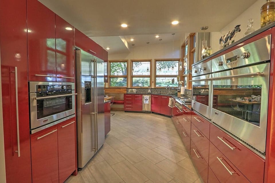State of the art kitchen with double ovens