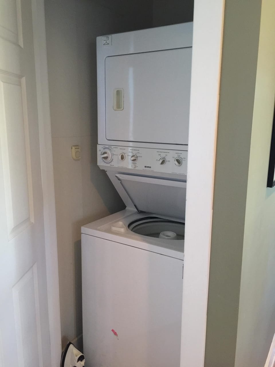 Washer/dryer on first floor