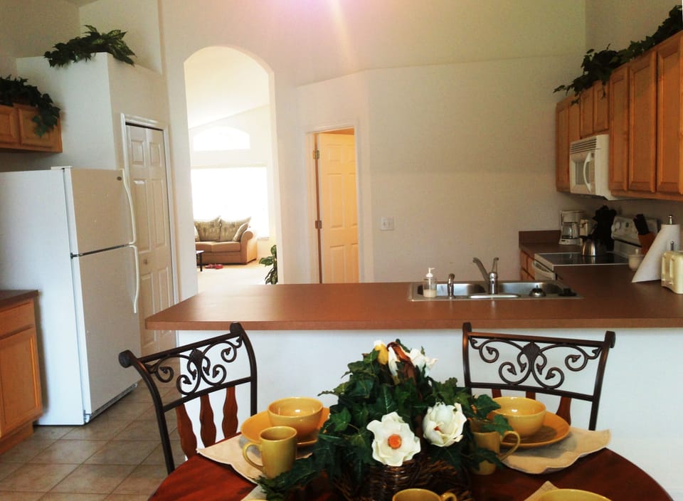 Kitchen and Dinette/Eat-in Area with Double-Height Ceiling