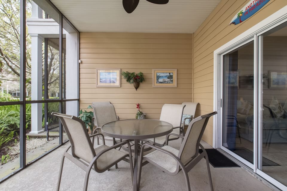 Screened patio with seating