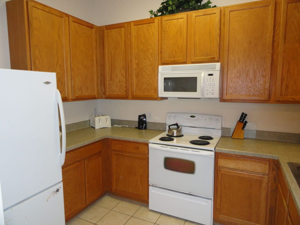 Full Kitchen 