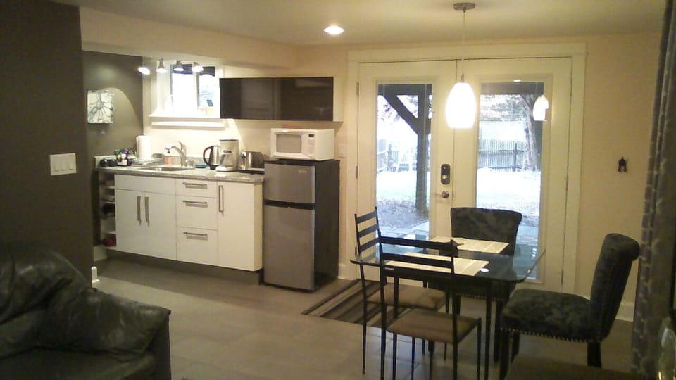 Kitchenette and Dining area.