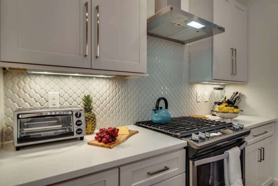Find everything you need in this fully equipped kitchen. If something seems missing, check the cupboards—it’s probably right there!