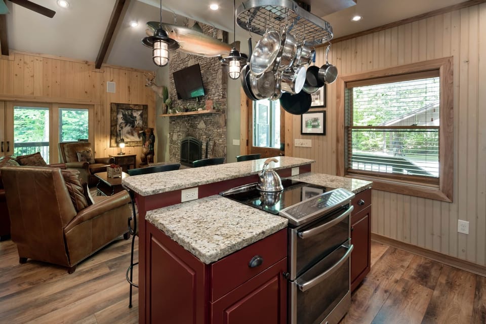 Huffman Creek Retreat -Chestnut-6