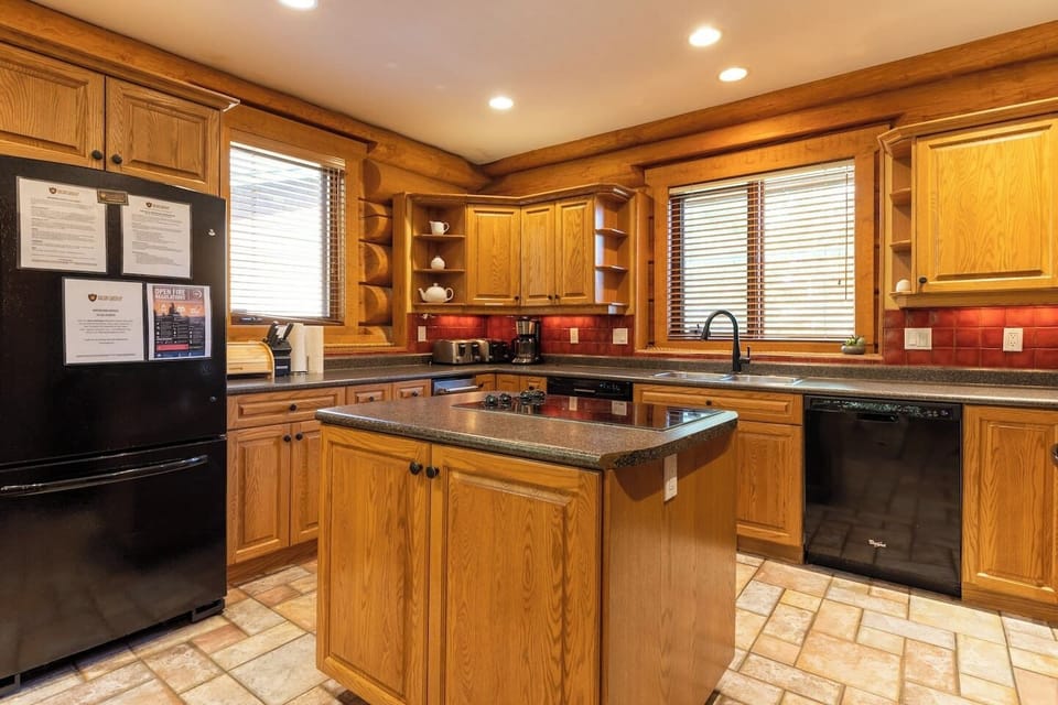 Gourmet Kitchen l 2 Stoves, 2 Fridges & 2 Dishwashers