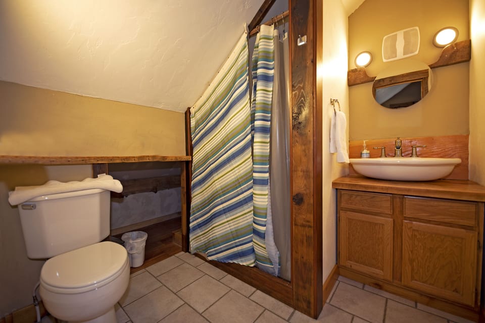 Back loft full bath
