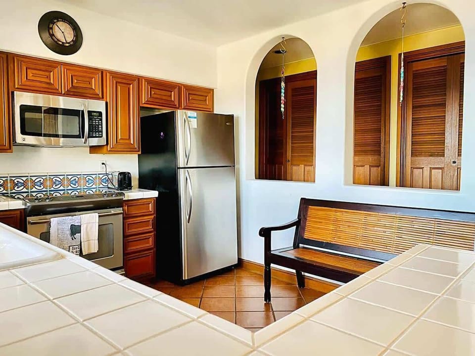 "Kitchen is well equipped. (Sharpest knives I’ve ever cooked with at an AIRBNB )"