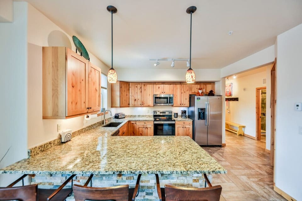 Large Kitchen with 3 bar stools