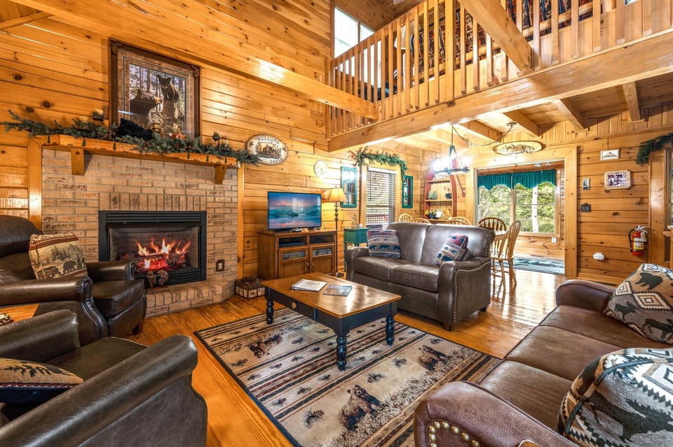 Living room - Fireplace, 40" Smart TV